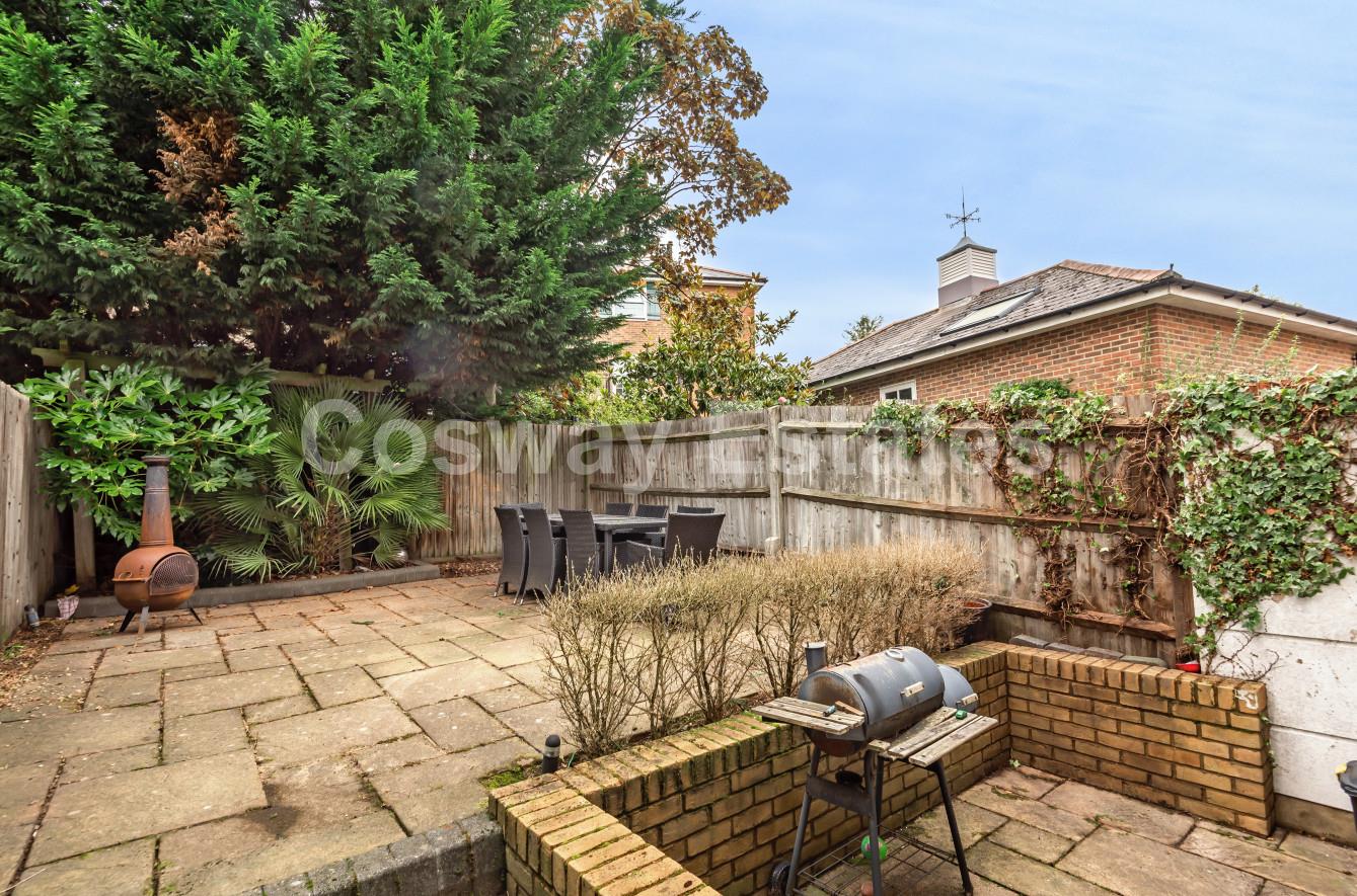 Goodwyn Avenue, Mill Hill